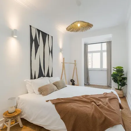 Elegant 2br With Balcony *