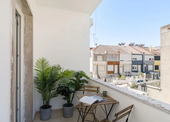 Appartement Elegant 2br With Balcony Lissabon