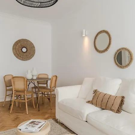 Elegant 2br With Balcony דירה ליסבון