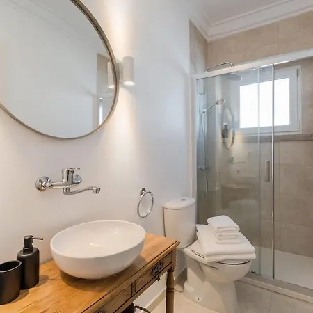 Elegant 2br With Balcony شقة *