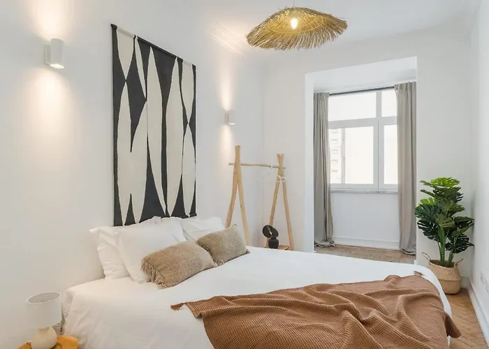 Elegant 2br With Balcony *