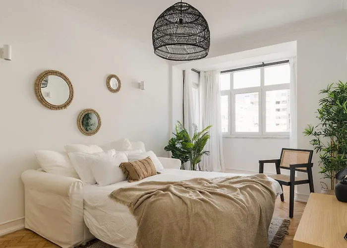 Elegant 2br With Balcony דירה ליסבון