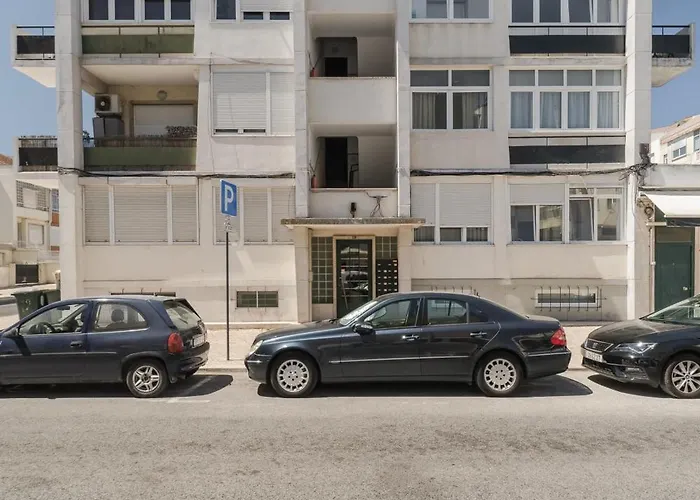 Elegant 2br With Balcony *