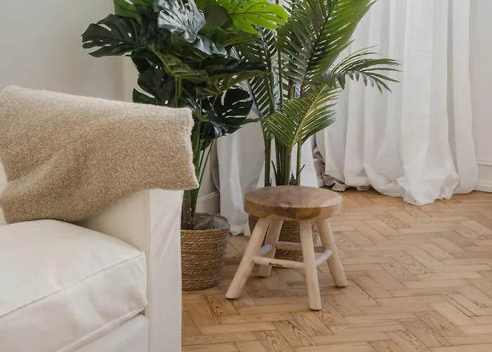 Elegant 2br With Balcony *