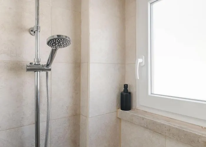 דירה Elegant 2br With Balcony *