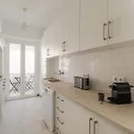 Elegant 2br With Balcony *