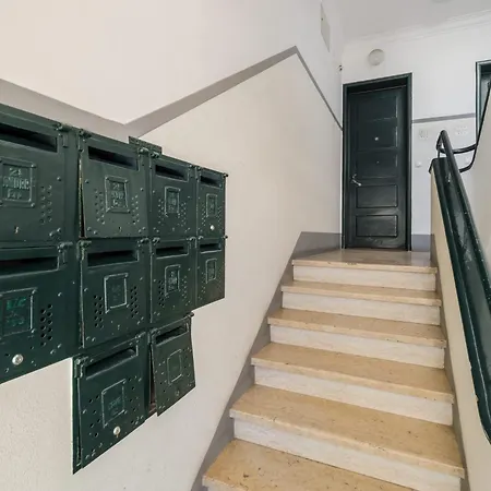 Elegant 2br With Balcony Appartement Lissabon
