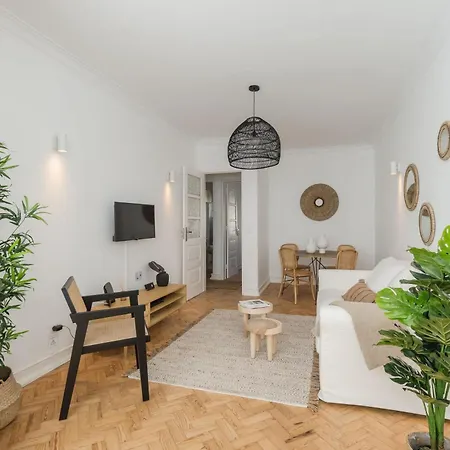 Elegant 2br With Balcony