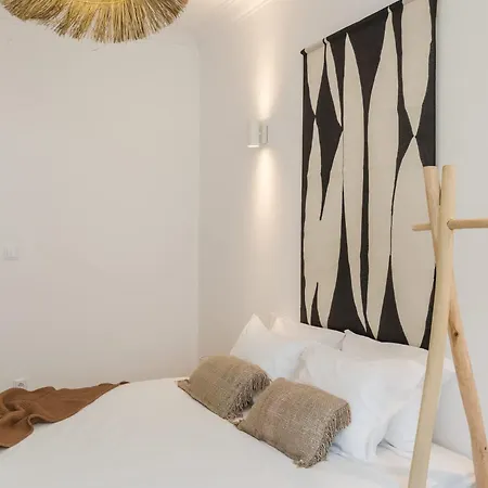 Elegant 2br With Balcony