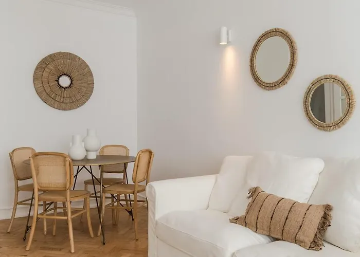Elegant 2br With Balcony Apartment Lisbon