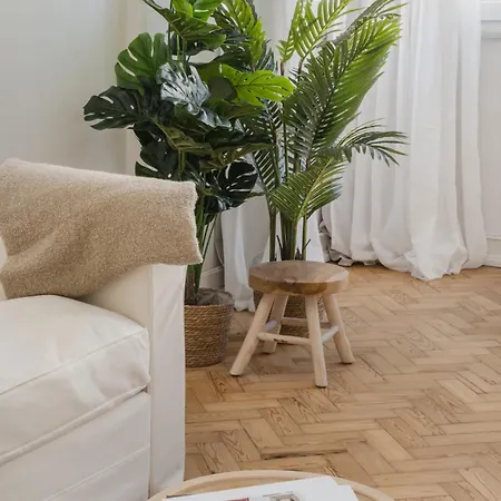 Elegant 2br With Balcony *