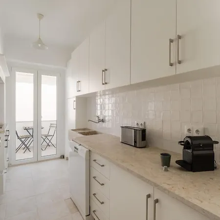 Elegant 2br With Balcony *