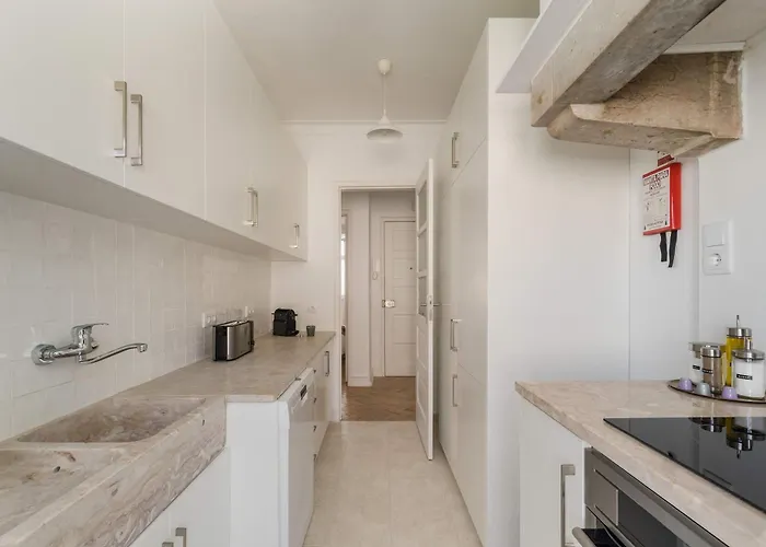 Elegant 2br With Balcony * Lisboa